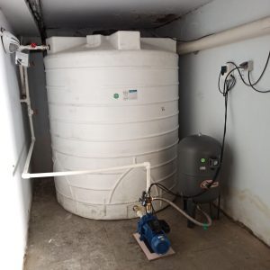 پمپ و مخزن آب ساختمان